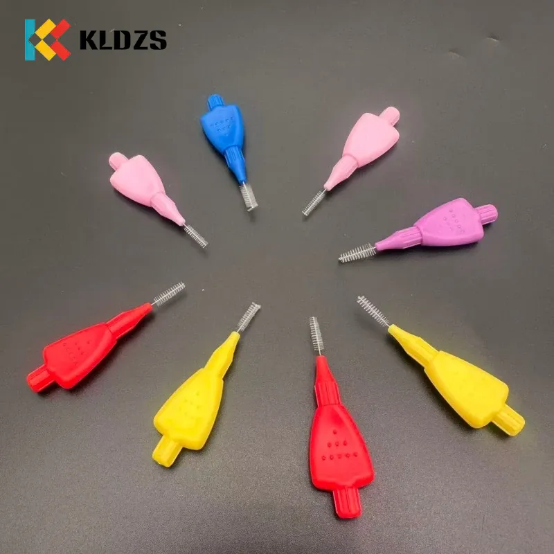 Fly-formet interdental børste